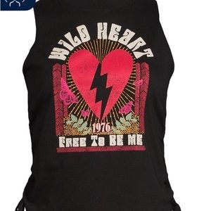 No Boundaries Juniors Lace Up Graphic Tee